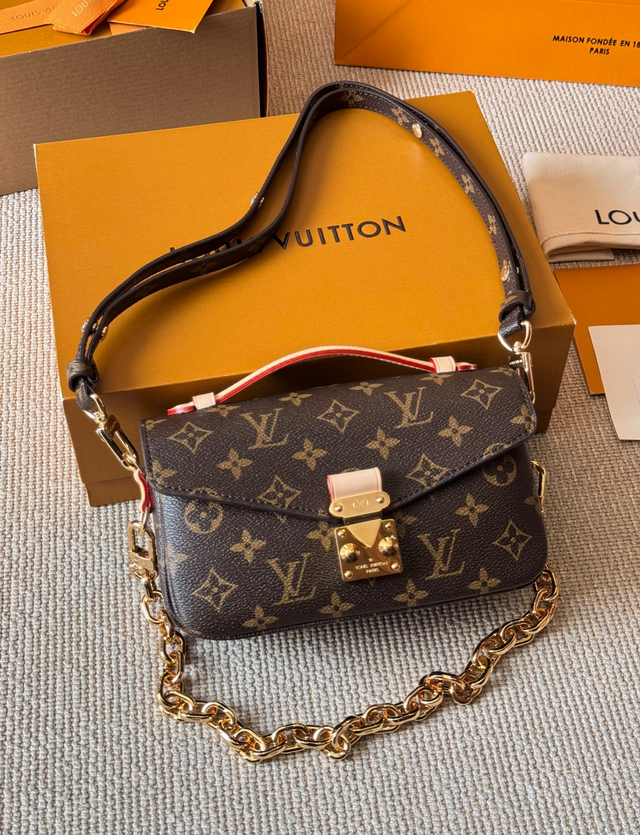 New LV Monogram Pochette Métis East West Bag Purse