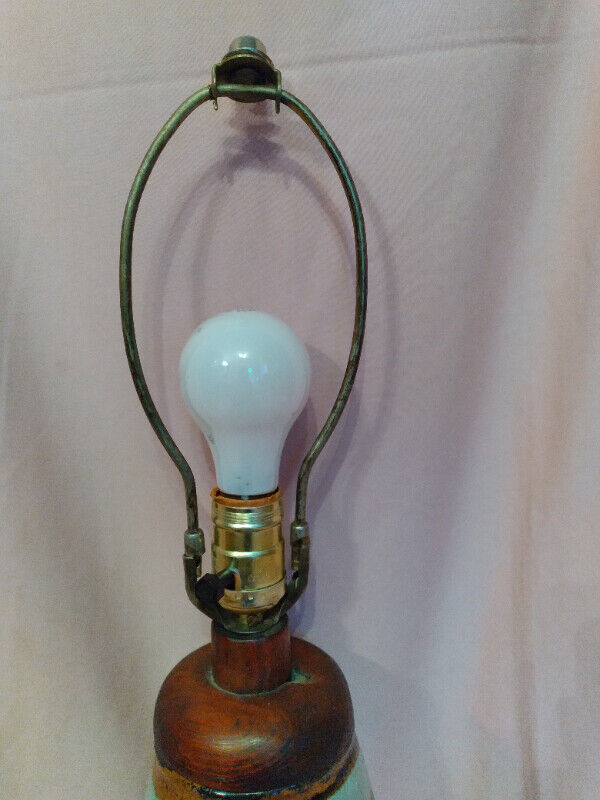 Vintage Table Lamp in Indoor Lighting & Fans in Barrie - Image 3