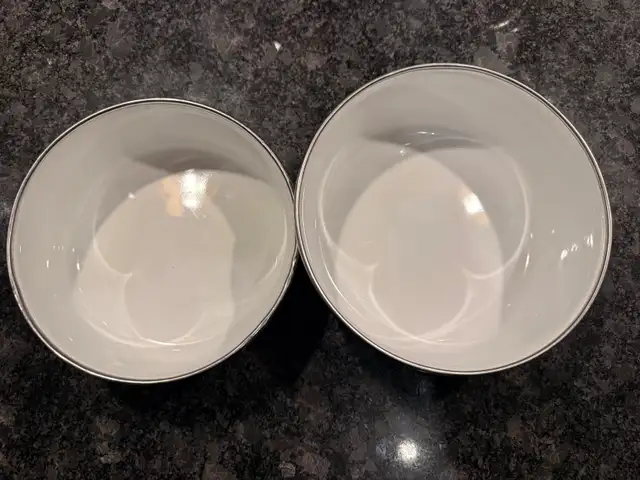 2 vintage ivy enamelware nesting bowls538903055822366723