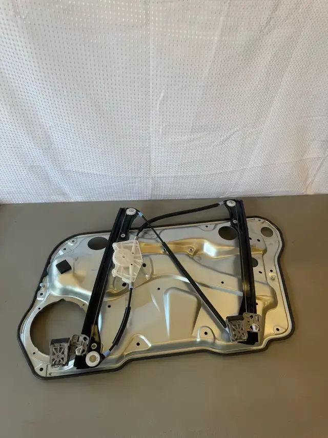 Power Window Regulator VW Golf Jetta in Other in Hamilton - Image 9