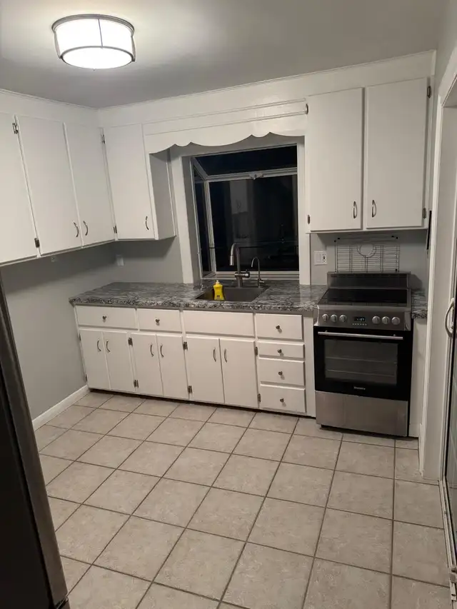 4-Bedroom Sublease in 4-Bedroom House in Short Term Rentals in Kitchener / Waterloo - Image 5