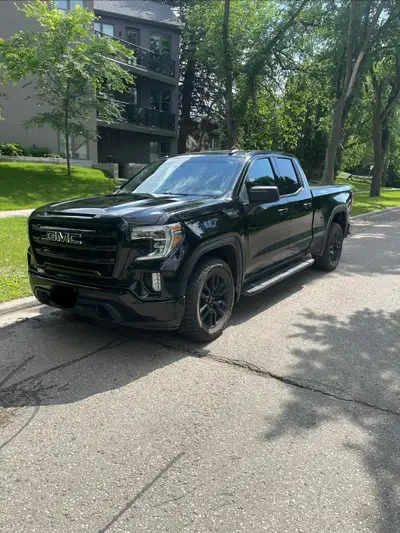 GMC Sierra 1500 Elevation Crew Cab, 5.3L V8. Black, with 6.6 ft bed, full liner, hard folding tonnea...