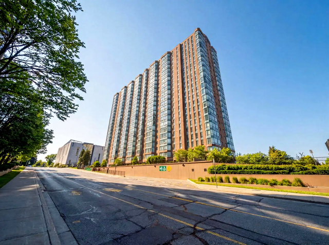 Bedroom for Rent – Mississauga (Next to Cooksville GO Station)