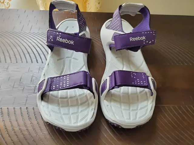 Reebok women water sandals in Women's - Shoes in Markham / York Region - Image 4