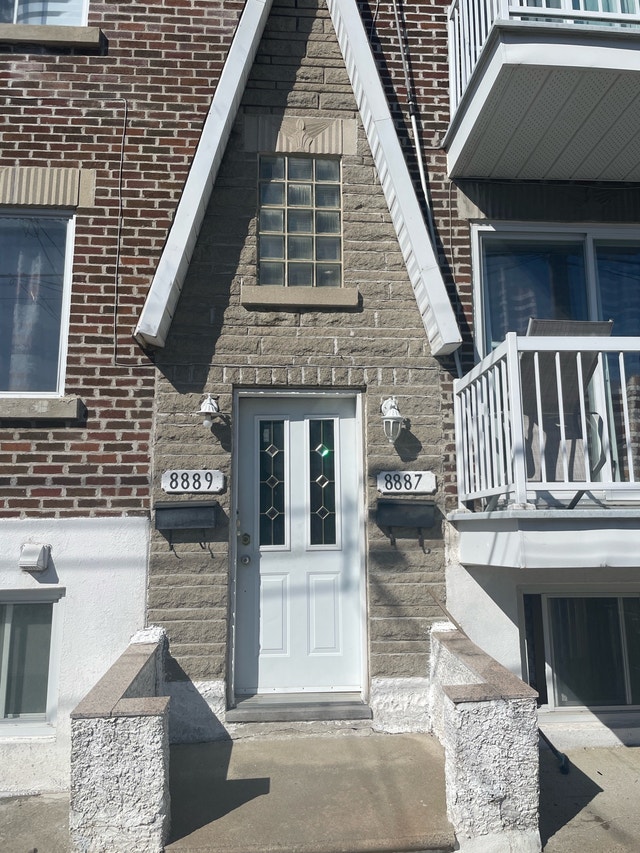 8889 7e Avenue — photo 1
