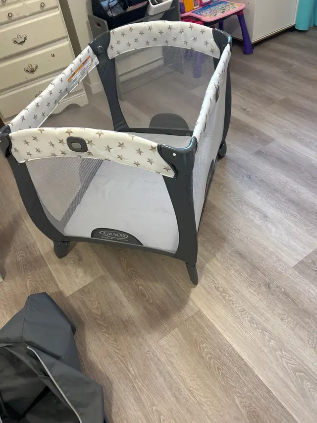 Graco Portable baby Crib in Playpens, Swings & Saucers in Lethbridge - Image 2