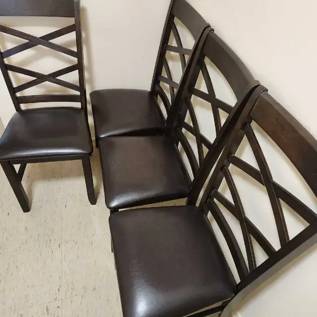 Kitchen Table Set + Bench + 4 Chairs in Dining Tables & Sets in Markham / York Region - Image 8