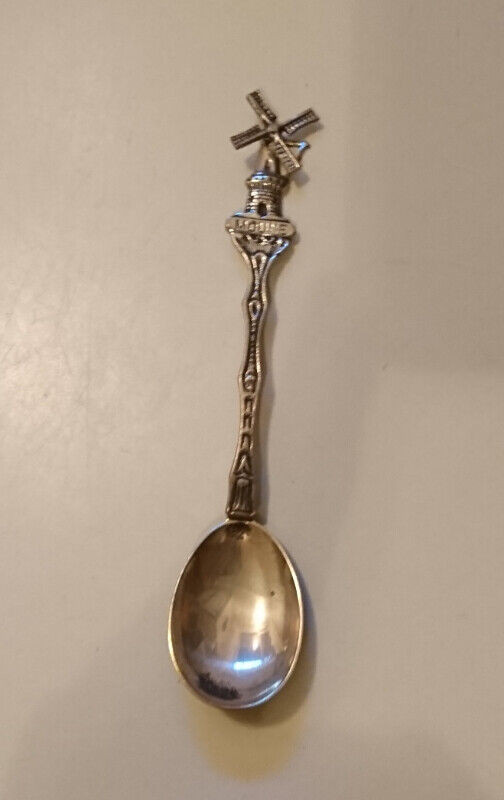 Vintage Silverplate Moune Souvenir Spoon with Moving Windmill in Arts & Collectibles in Oshawa / Durham Region - Image 3