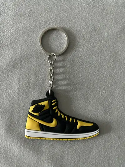 Air Jordan 1 Keychain 2D Black/Yellow, View more