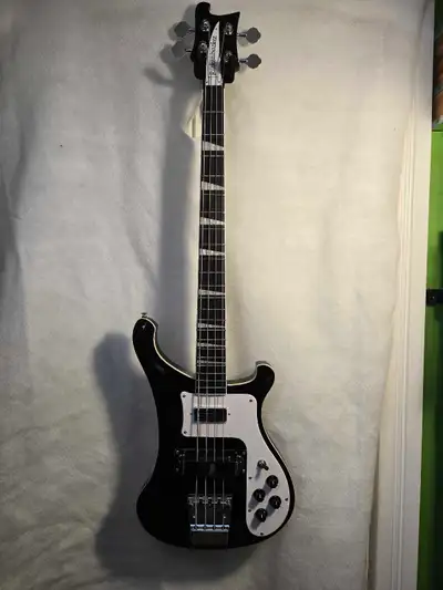 Rickenbacker Bass replica, View more