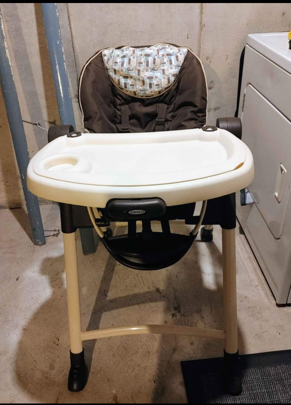 Graco High Chair in Feeding & High Chairs in St. Catharines