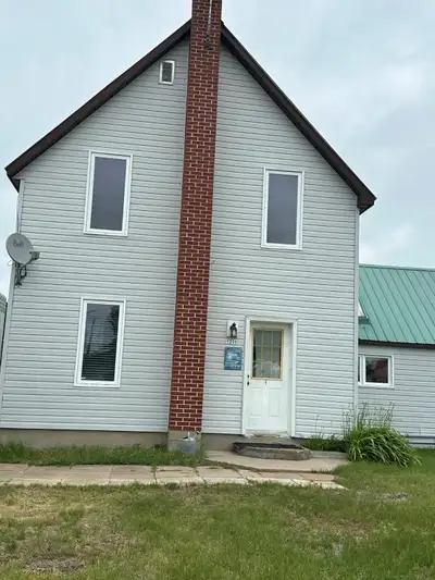 2 bedroom duplex Available July 1,2025 $1,600 per month + util