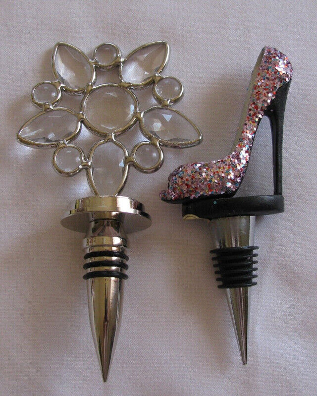 Wine Bottle Stopper Leaded Crystal Glitter High Heel Choice in Arts & Collectibles in Saint John - Image 2