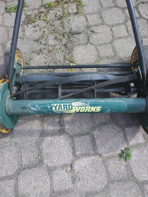 Yardworks  18" Push Reel Mower in Lawnmowers & Leaf Blowers in Kitchener / Waterloo - Image 2