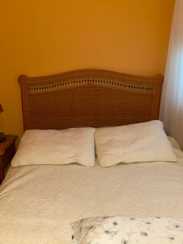 Ensemble de chambre à coucher en rotin ! Négociable !! in Multi-item in Saint-Hyacinthe - Image 4