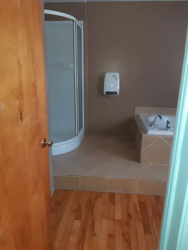 Maison a louer renovee hopital  cLemoyne, longueuil, 2 parking, in Long Term Rentals in Longueuil / South Shore - Image 6