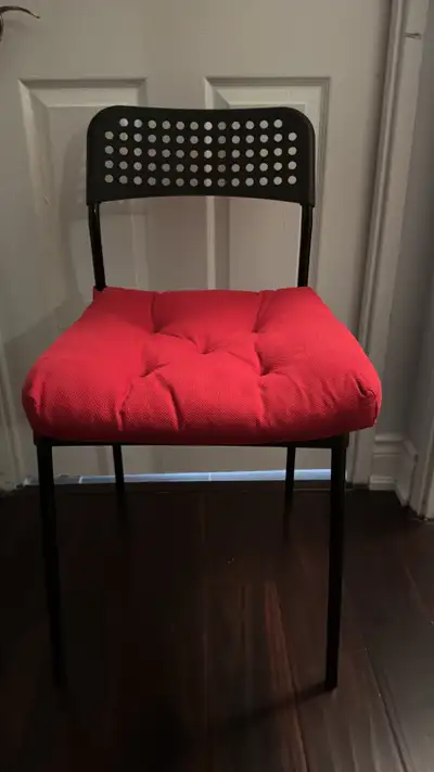 bought from ikea ,barely used bought new table and chairs need them to go .