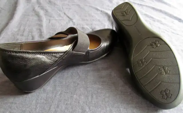 womens shoes in Women's - Shoes in Markham / York Region - Image 7