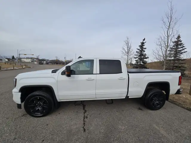 2017 GMC Sierra 1500 crew Cab 4x4 - 5.3 V8