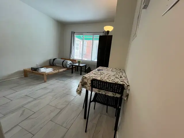 Studio 1 1/2 tout inclus et meublé - 5 min du metro St Michel