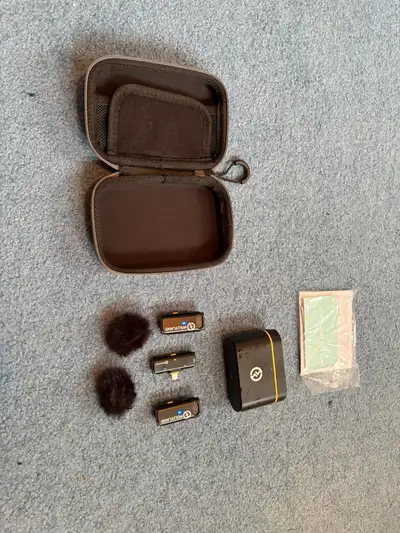 Hollyland Lark C1 Wireless Lavalier Microphone for iPhone 14/13, View more