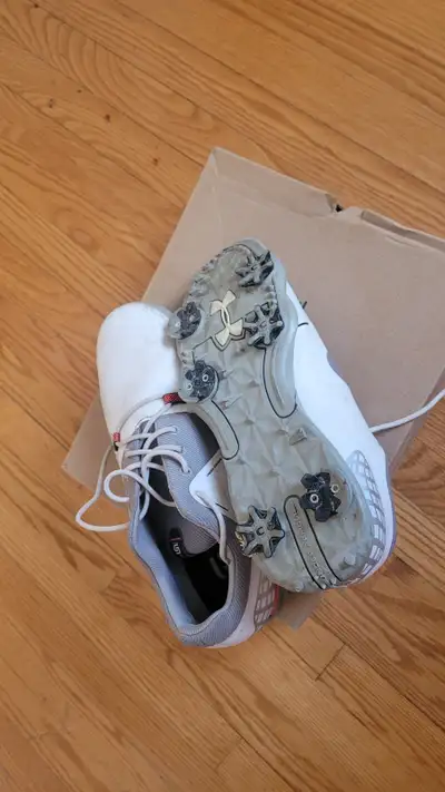 Under Armor golf shoes 4.5 youth size