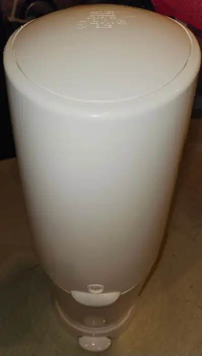 Genie diaper pail keeps odour of diapers trapped.