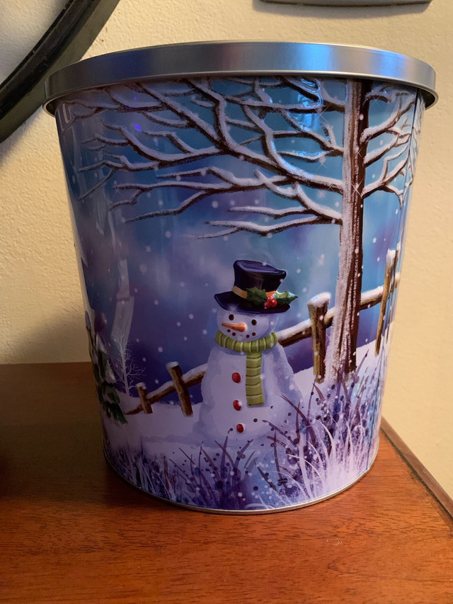 Large Christmas Tin in Holiday, Event & Seasonal in Regina