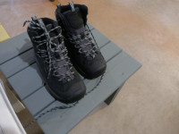For sale: women’s size 7 KEEN winter hiking boots (black/gray)