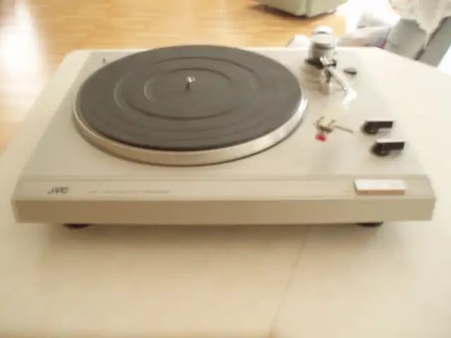 JVC  TURNTABLE - MADE IN JAPAN63782626984577120