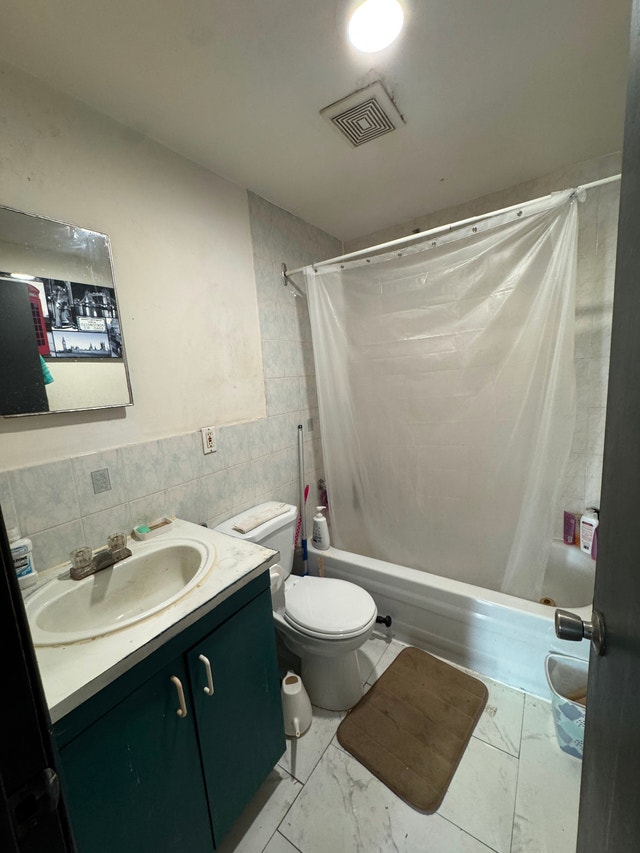 Spacious studio in the heart of Montreal near Concordia metro! — photo 3