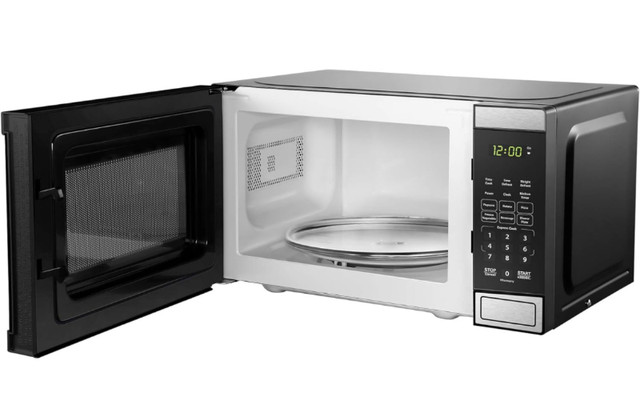Danby DBMW0721BBS 700 Watts 0.7 Cu.Ft. Countertop Microwave in Microwaves & Cookers in City of Toronto - Image 3