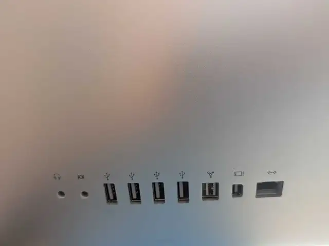 21.5" iMac, Core i3 Processor, macOS Monterey  in Desktop Computers in Calgary - Image 5