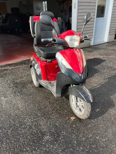 Three wheel scooter goes really good. Come see it, located in Casselman. Delivery available