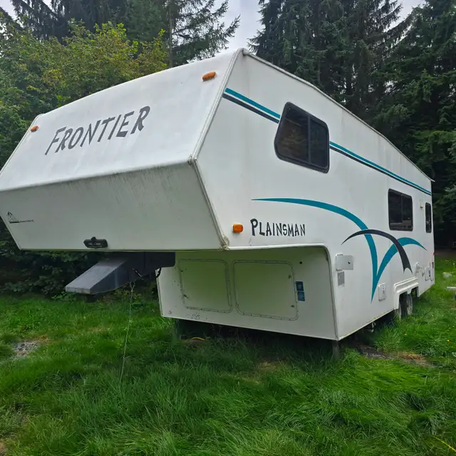 2000 Frontier 5th wheel in Travel Trailers & Campers in Comox / Courtenay / Cumberland - Image 7