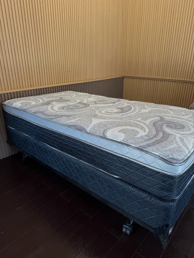 Twin Mattress & Boxspring63005665573633122