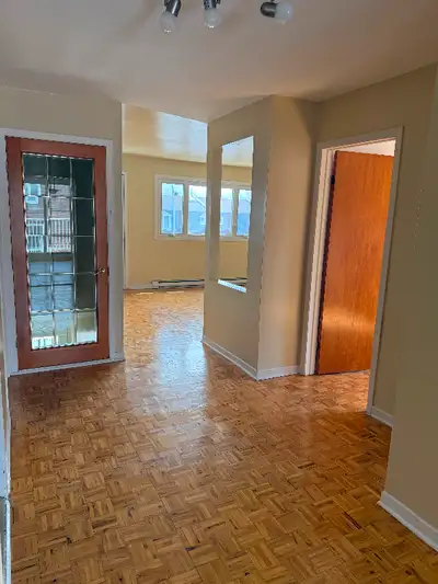 Upper 5 1/2 for rent in Lasalle