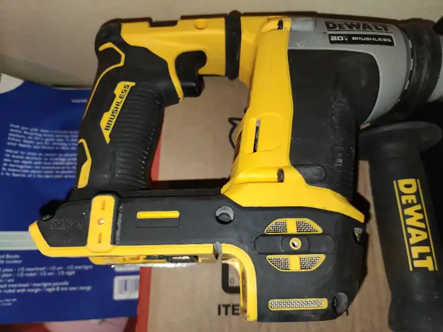 DEWALT 20V MAX ATOMIC Lithium-Ion   5/8"  SDS Plus Hammer Drill in Power Tools in Windsor Region - Image 10