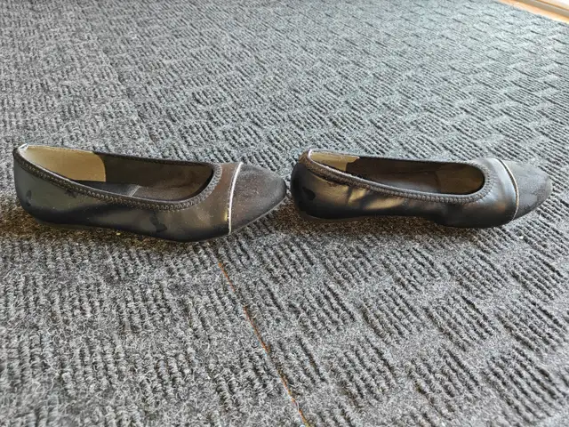 Women Nuovo By Hawkins Ballet Flats Slip On Shoes - Size 7.5 in Women's - Shoes in Calgary - Image 3