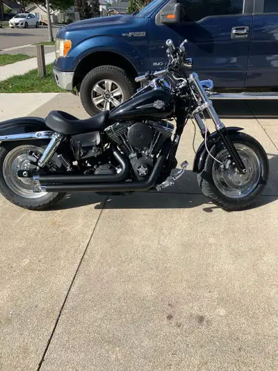 2010 Harley Davidson Fatbob. 96 CI. 29 675 km. Upgrades include: SE 255 cams. S&S adjustable pushrod...