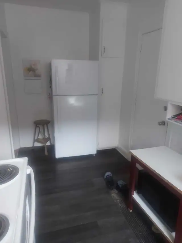 Large 2 bedroom with sunroom  in Long Term Rentals in Pembroke - Image 4
