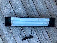 24" Aqueon Aquarium fluorescent fixture with bulb.