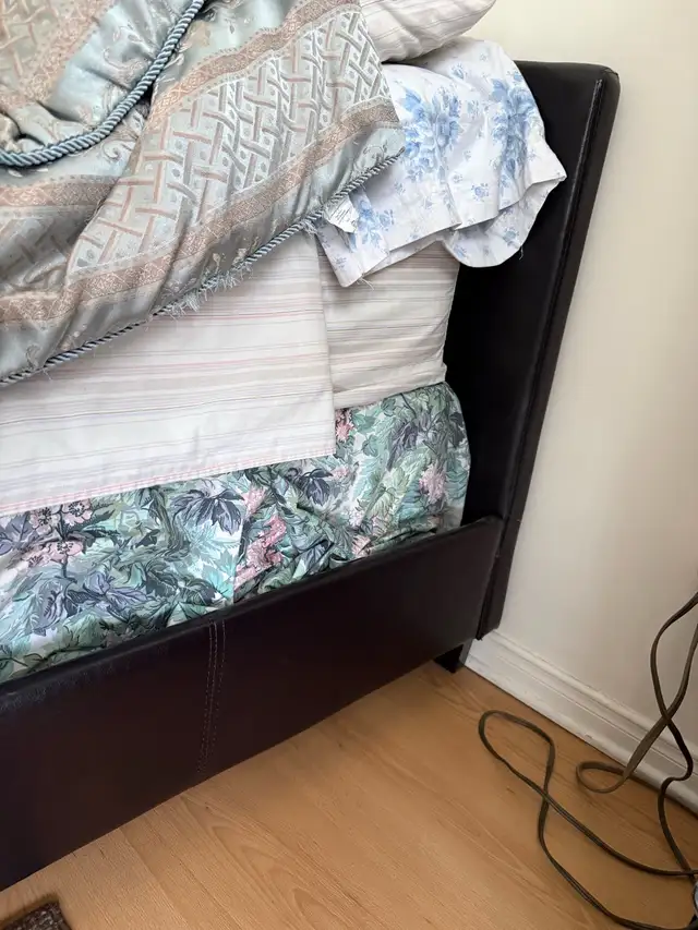 Lit double + 2 matelas/Double bed frame with both matresses in Beds & Mattresses in Longueuil / South Shore - Image 3