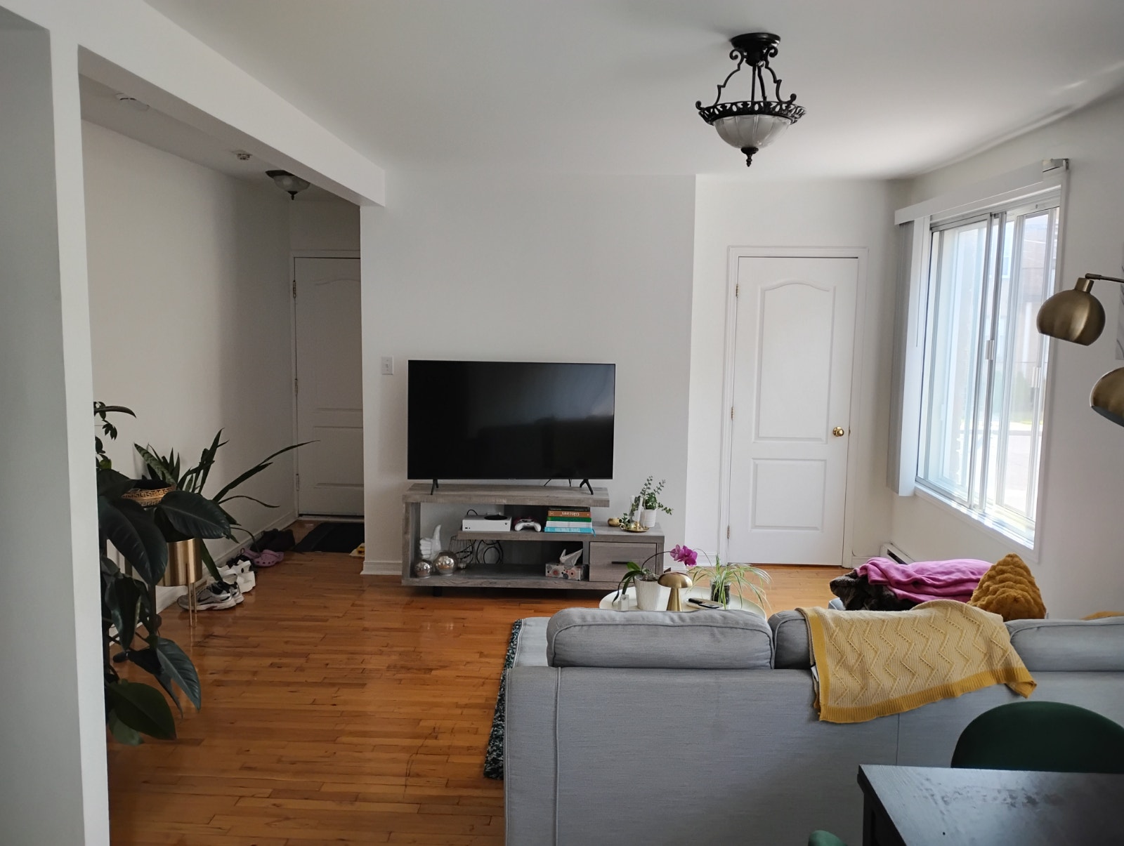 Très beau 4 1/2 à louer à Longueuil – Près du métro — photo 1