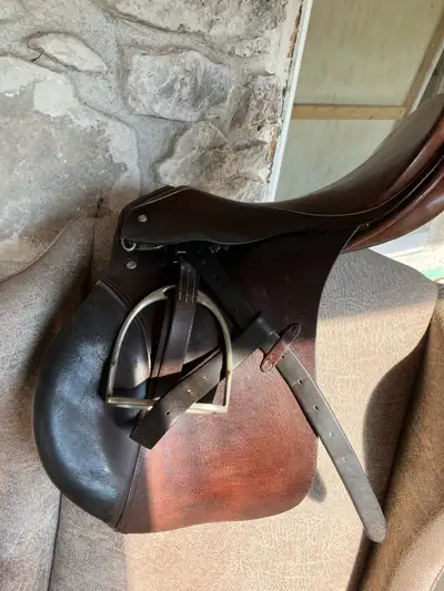 This is a great all purpose German made English saddle- 16.5 inch in great shape -medium tree. Would...
