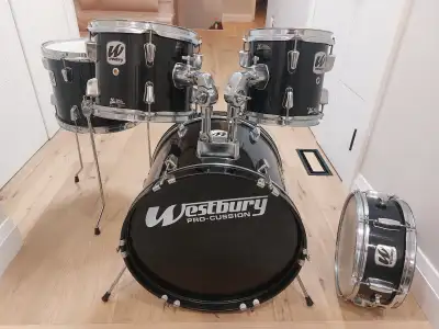 Westbury Pro-Cussion drum set.18'' bass drum extremely rare, View more
