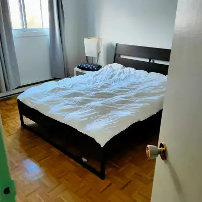 Chambre temporaire flexible pour 1 à 3 mois seulement. A coté du metro charlevoix, tt inclus, vous a...