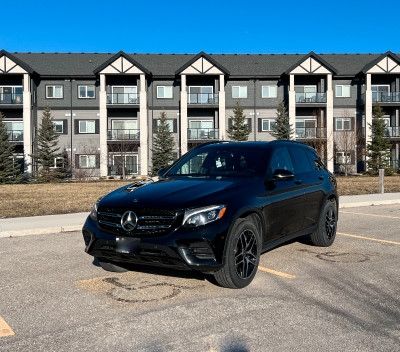 2019 Mercedes-Benz GLC300 4MATIC/ AMG W/ NIGHT PKG /NO ACCIDENTS