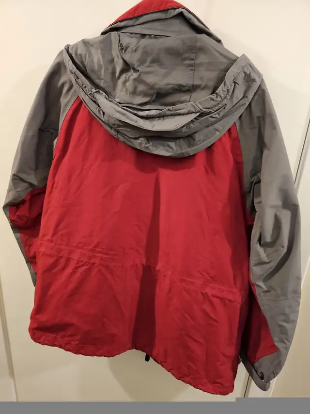north face shell jacket hyvent  medium in Women's - Tops & Outerwear in Edmonton - Image 10