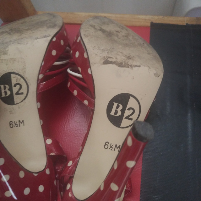 Browns B-2 Shoes Sandles Heels Pokadot Red Chaussures Souliers dans Femmes - Chaussures  à Ville de Montréal - Image 4